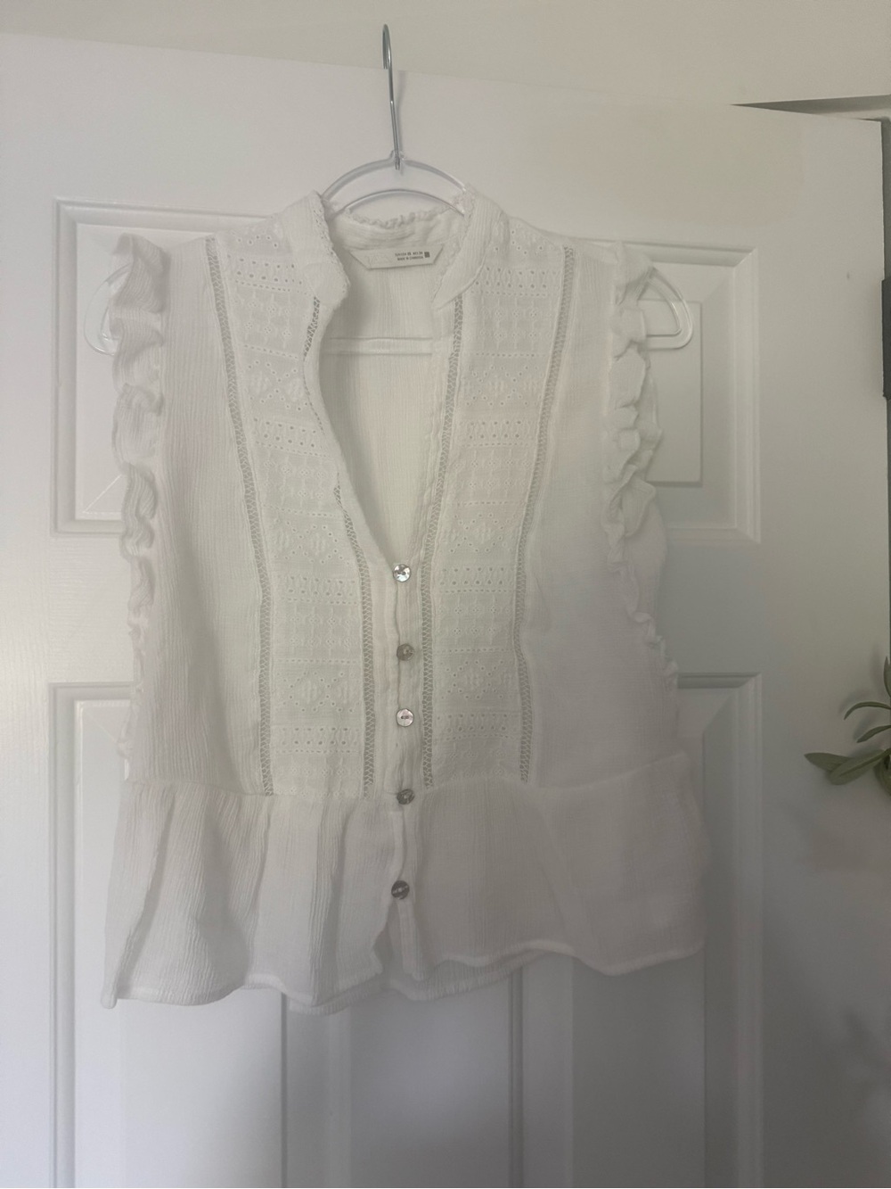 Zara White Sleeveless Eyelet Ruffle Button-Front Top